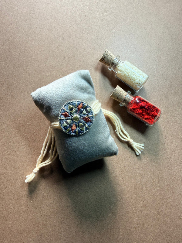 Round Charm Rakhi - Cream Thread image 3