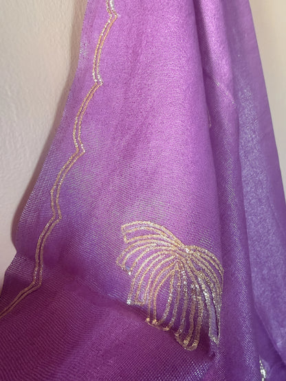 Lavender lotus zardozi dupatta with gold zari work and scalloped border – detail view
