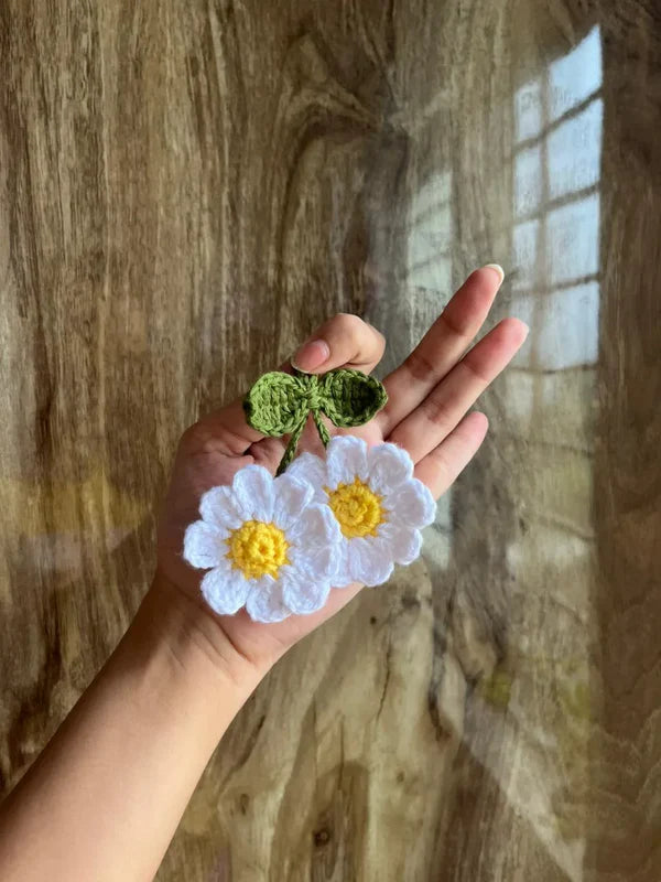Twin Daisy Clip
