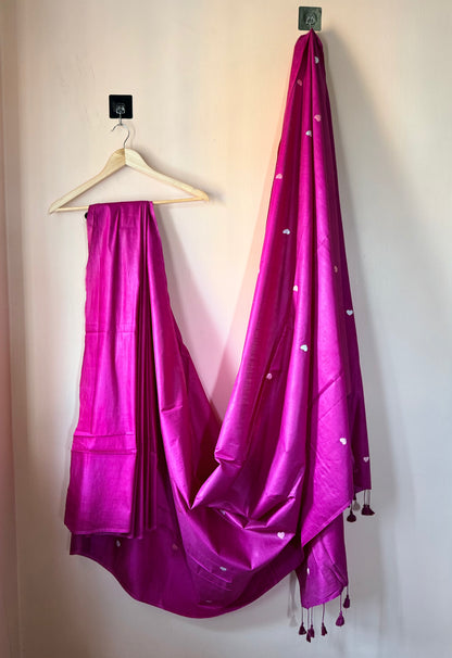 Heart-Embroidered Linen Blend Saree – Dilkash