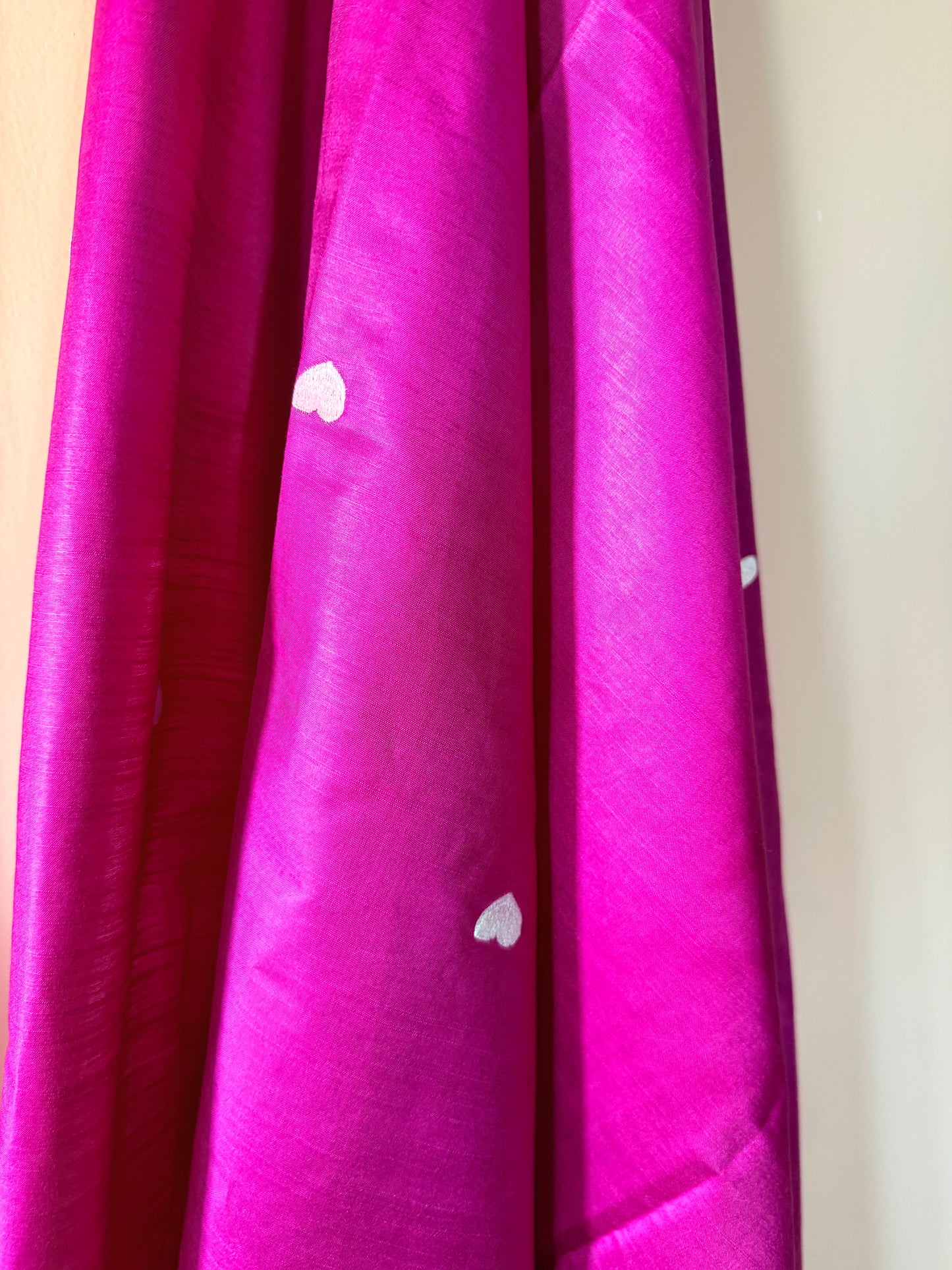 Heart-Embroidered Linen Blend Saree – Dilkash