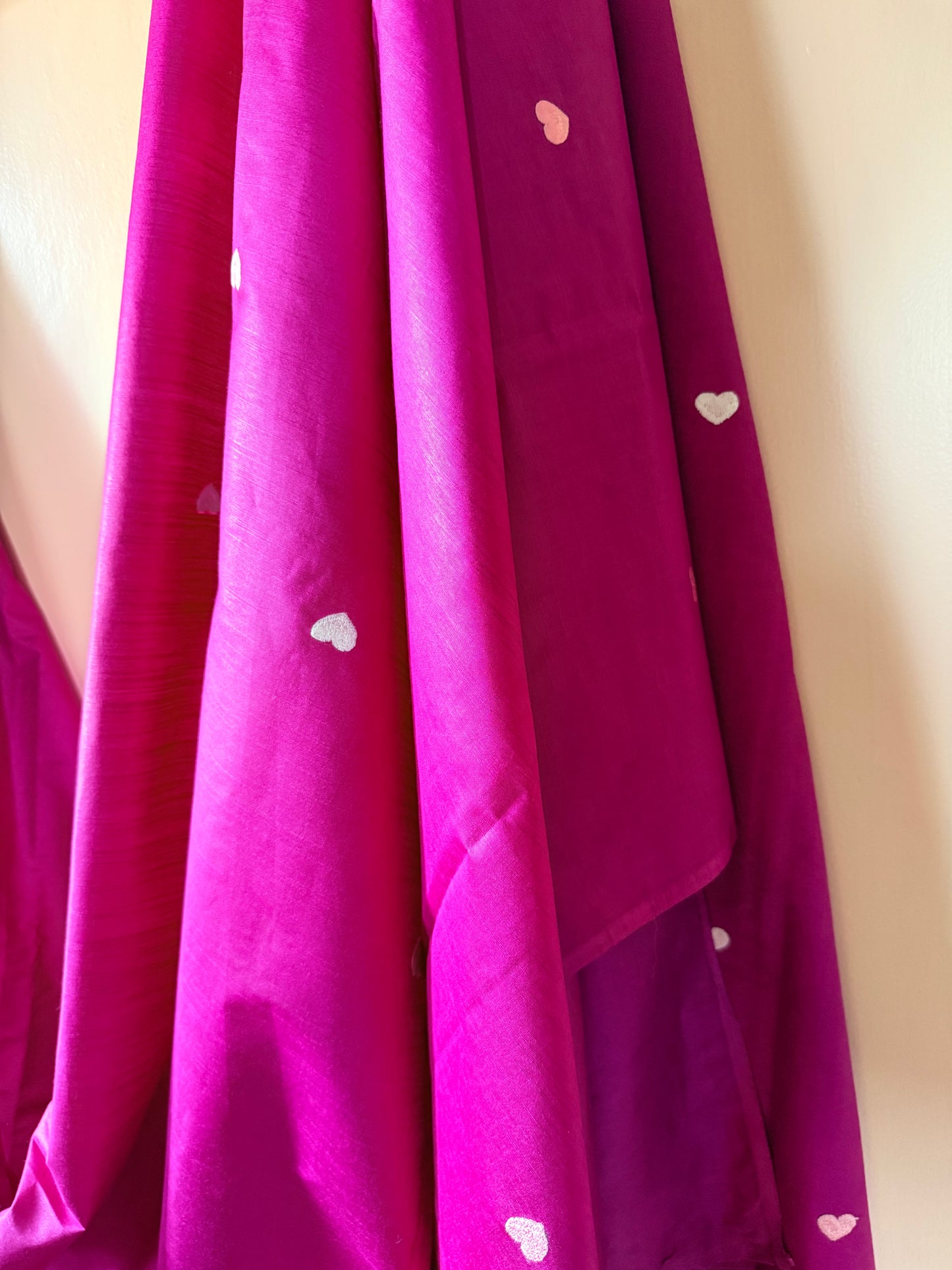 Heart-Embroidered Linen Blend Saree – Dilkash