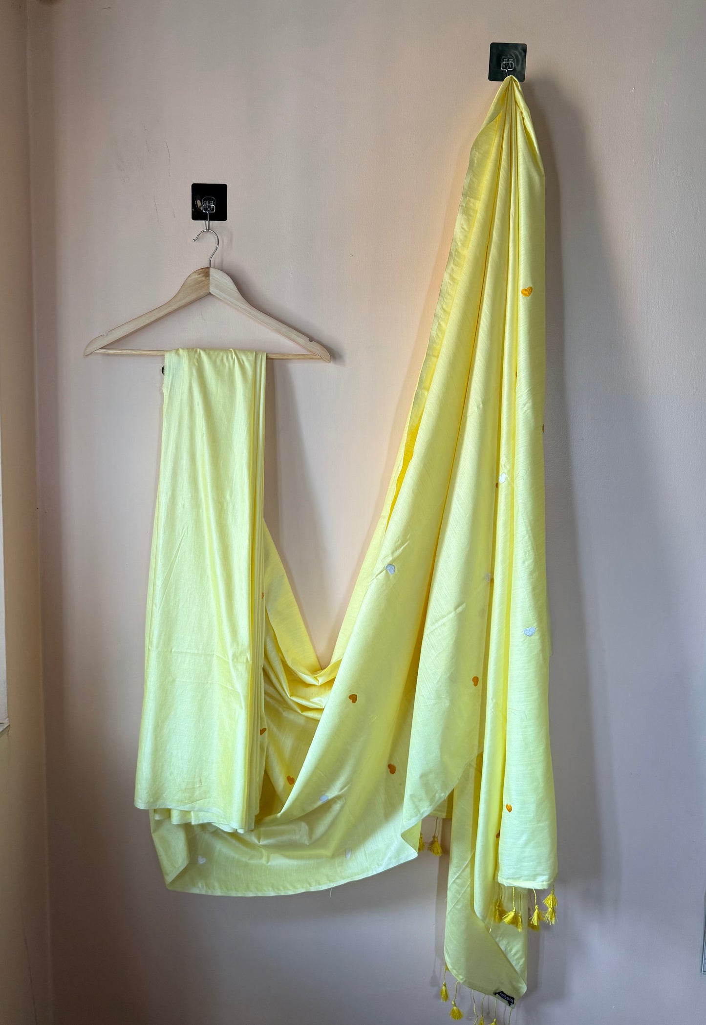 Heart-Embroidered Linen Blend Saree – Dilkash