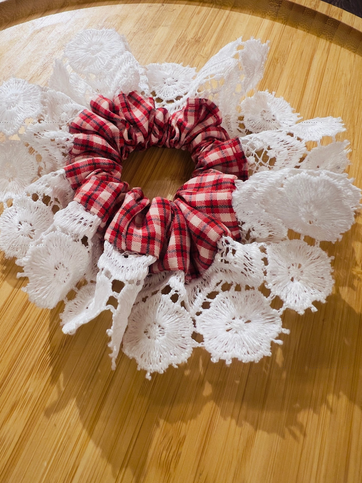 Scrunchies In Checks With Lace