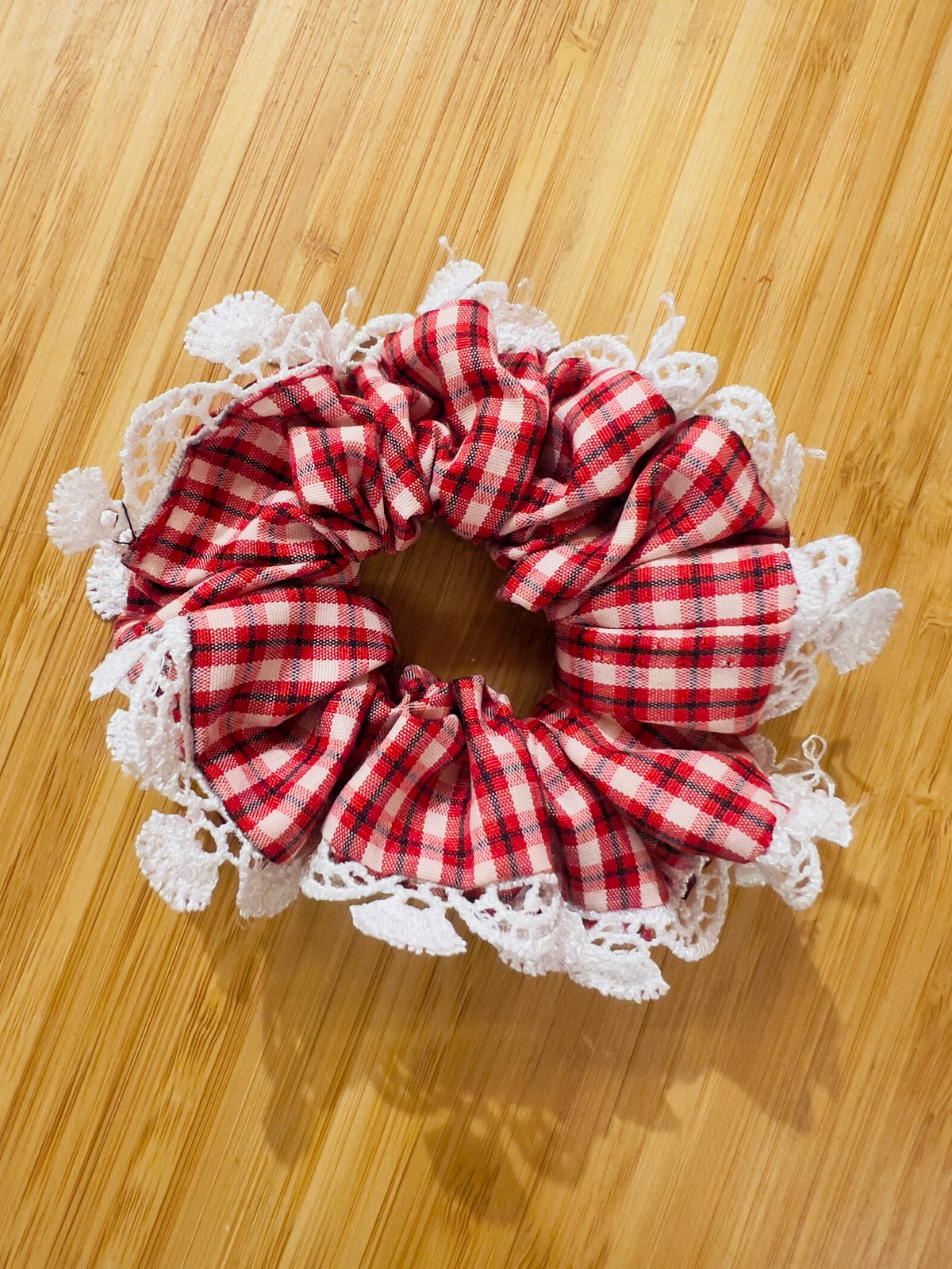 Scrunchies In Checks With Lace